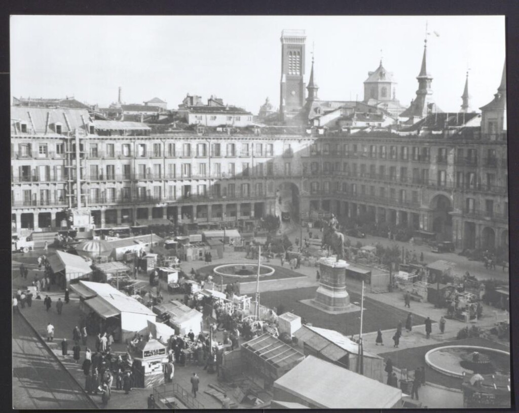 Miniatura de Vista de la Plaza Mayor en la mitad del siglo XX