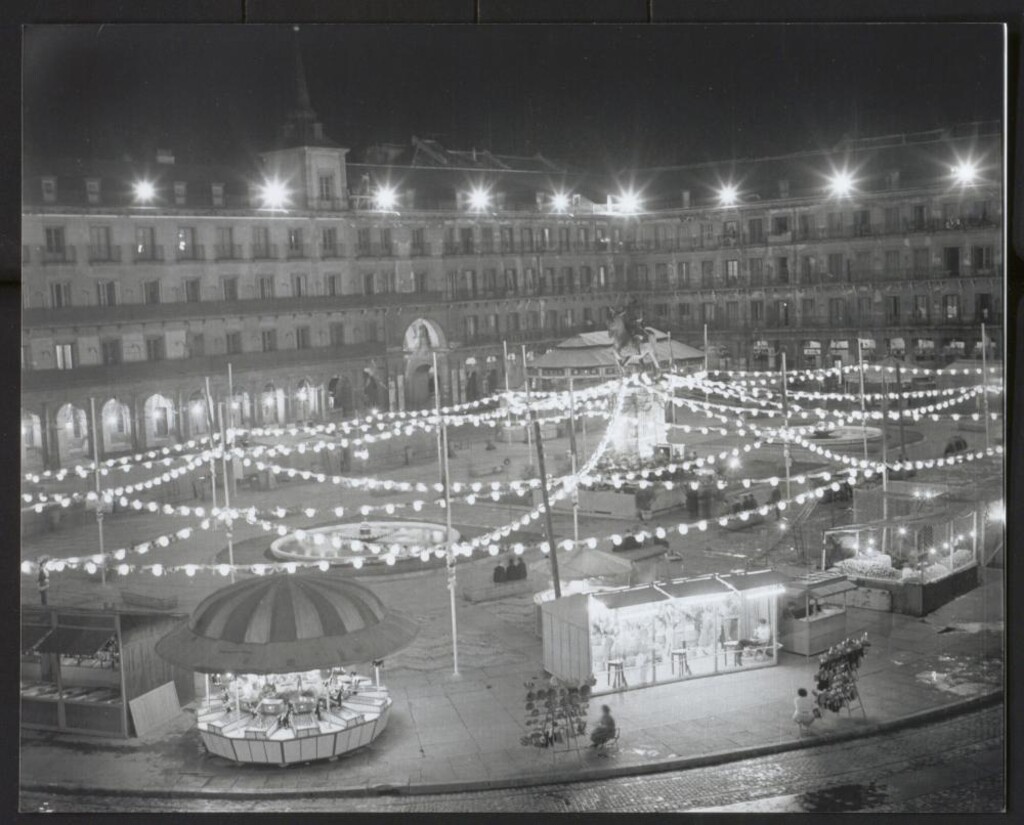 Miniatura de La Plaza Mayor durante las fiestas de San Isidro
