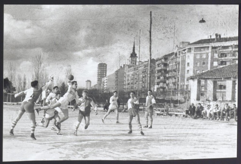 Miniatura de Partido de balonmano en el Cuartel de la Montaña