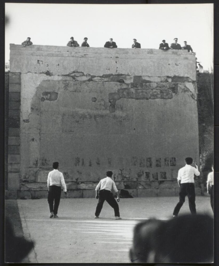 Miniatura de Partido de frontón en las tapias del Cuartel de la Montaña