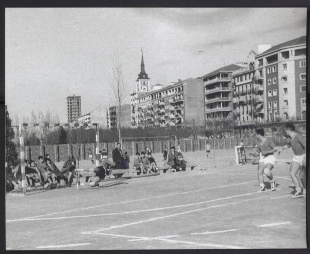 Miniatura de Partido de fútbol en el Cuartel de la Montaña