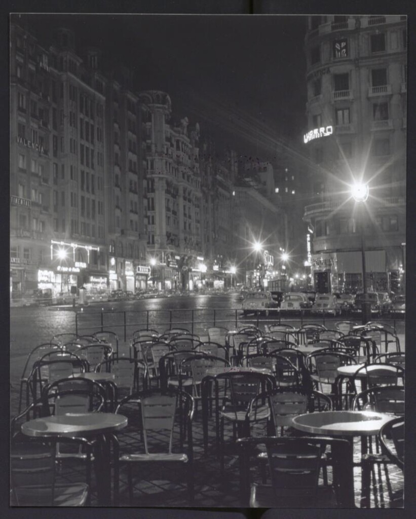 Miniatura de Vista nocturna de la Gran Vía y la Plaza de Callao