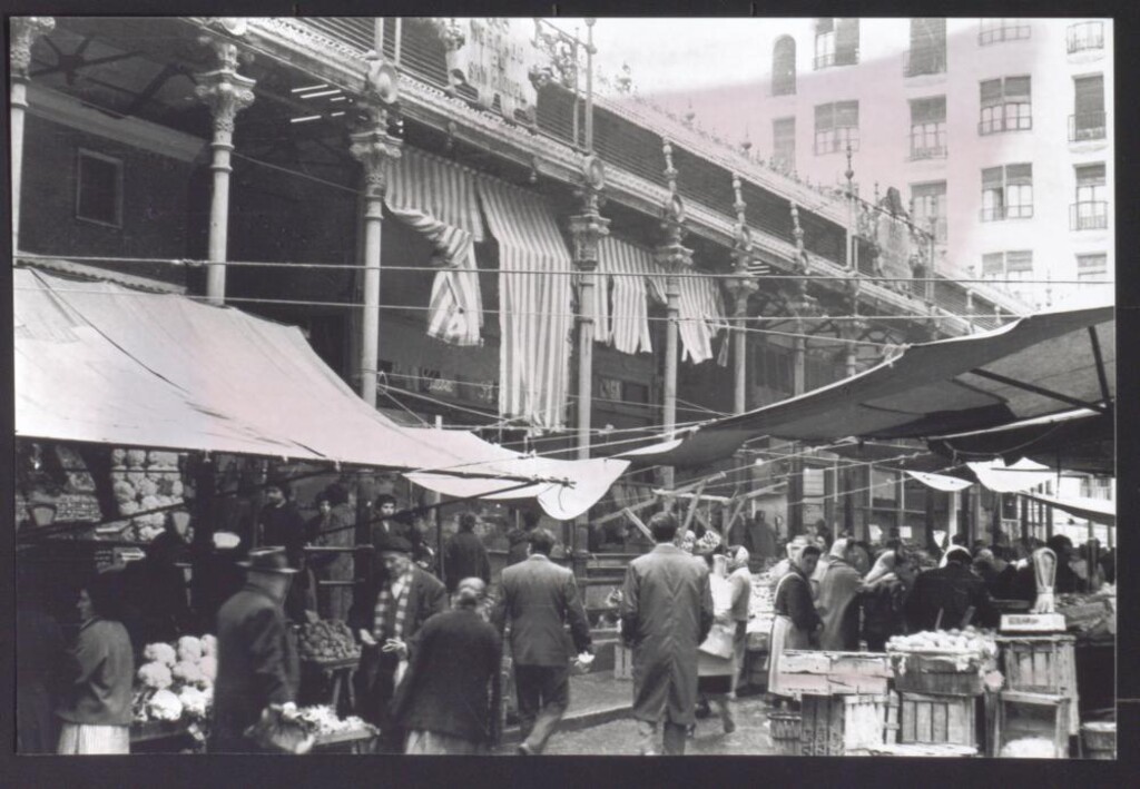 Miniatura de Puestos en el exterior del Mercado de San Miguel