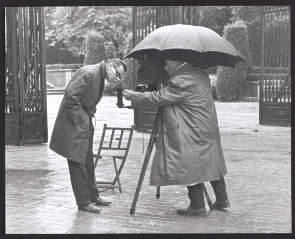 Miniatura de Fotógrafo ambulante en la puerta del Retiro