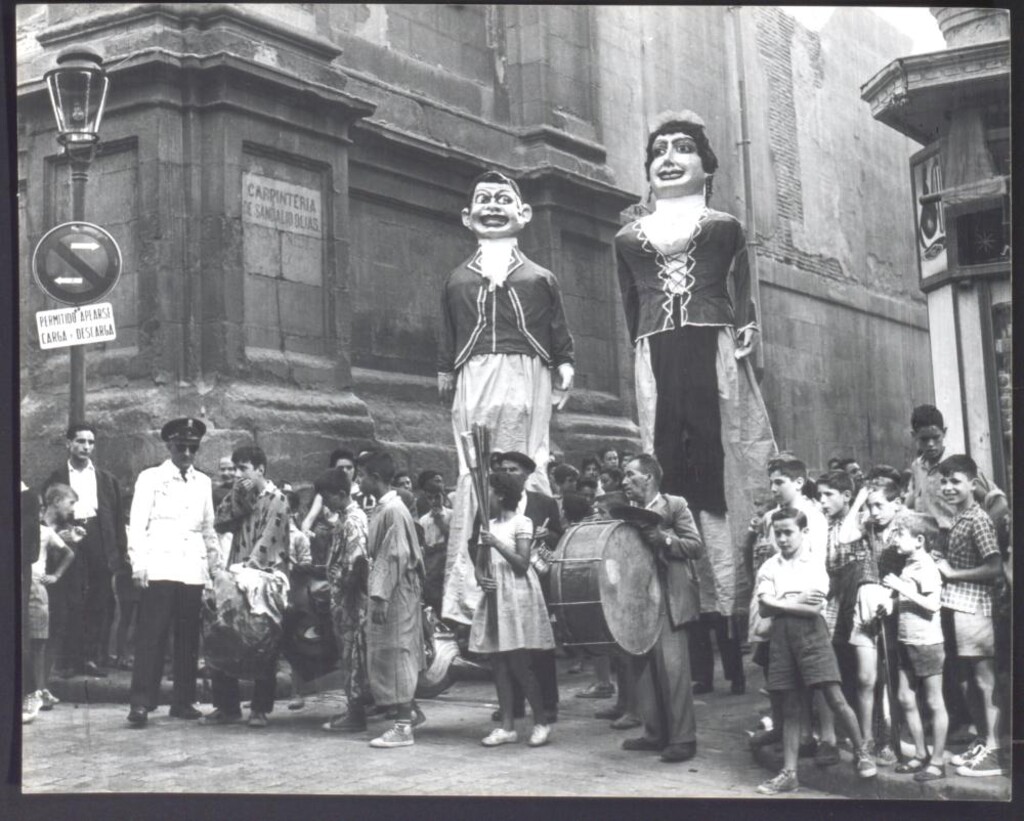 Miniatura de Gigantes y cabezudos en las fiestas de San Cayetano