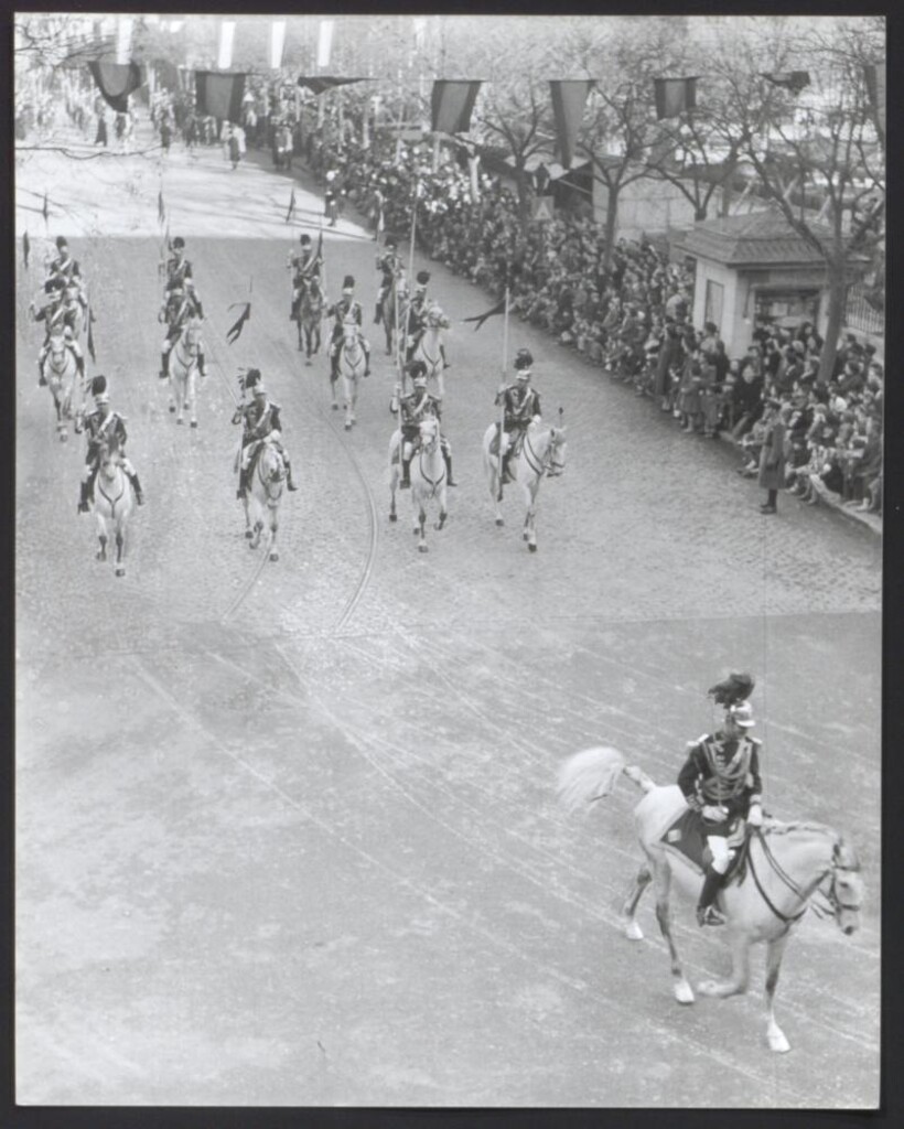 Miniatura de Desfile de la Policía Municipal a caballo