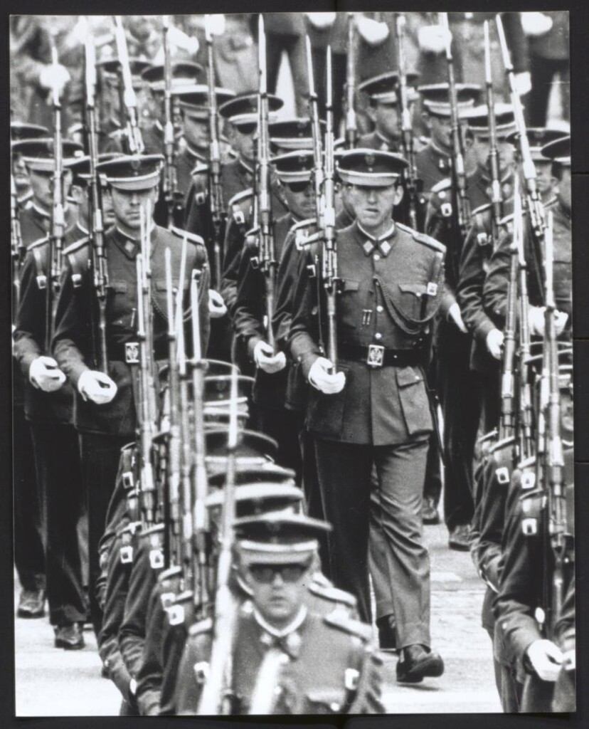 Miniatura de Cadetes de la academia Militar en el desfile de la Victoria