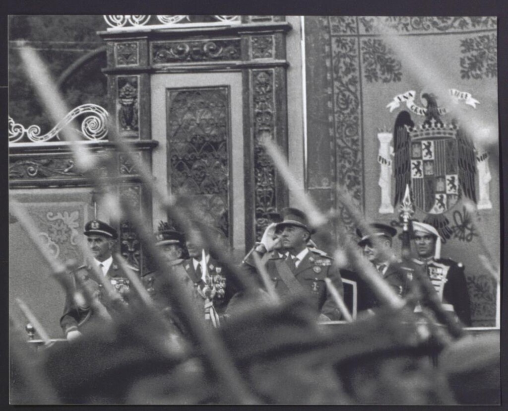 Miniatura de Franco en el desfile de la Victoria