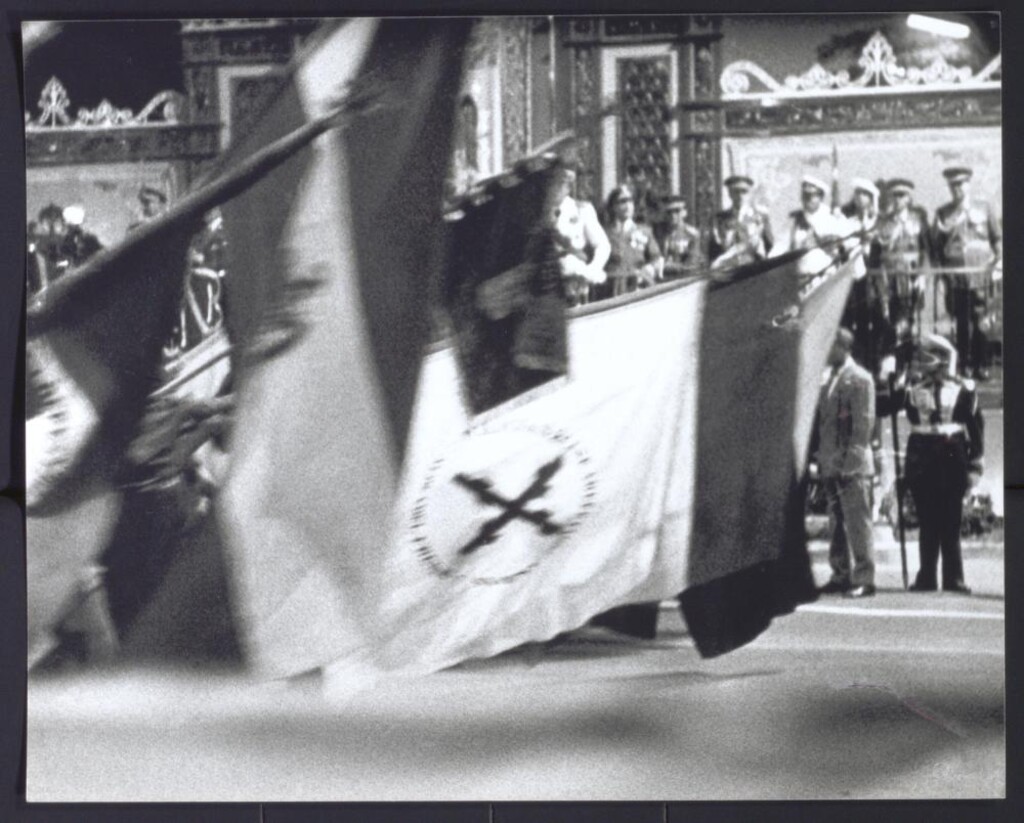 Miniatura de Tribuna del desfile por los 25 años de Paz