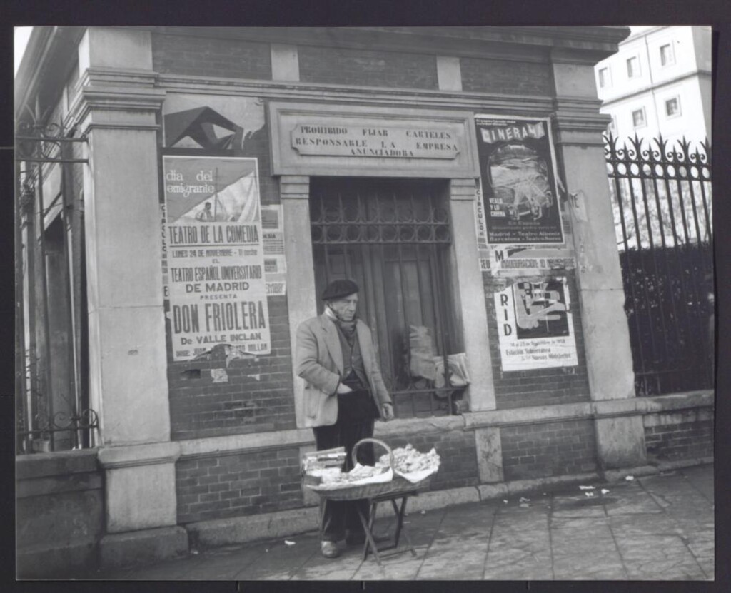 Miniatura de Vendedor en un puesto callejero