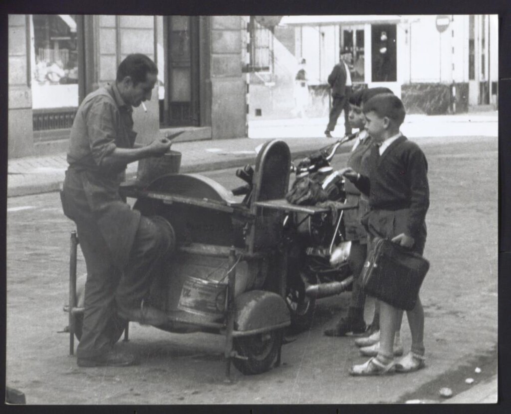Miniatura de Afilador trabajando en la calle