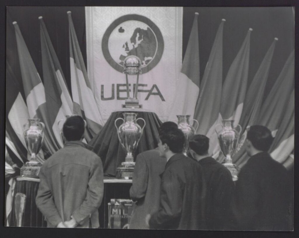 Miniatura de Exposición de la copa de la UEFA