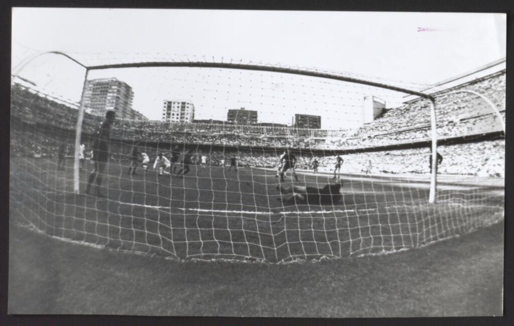 Miniatura de Partido de fútbol en el Estadio Santiago Bernabéu