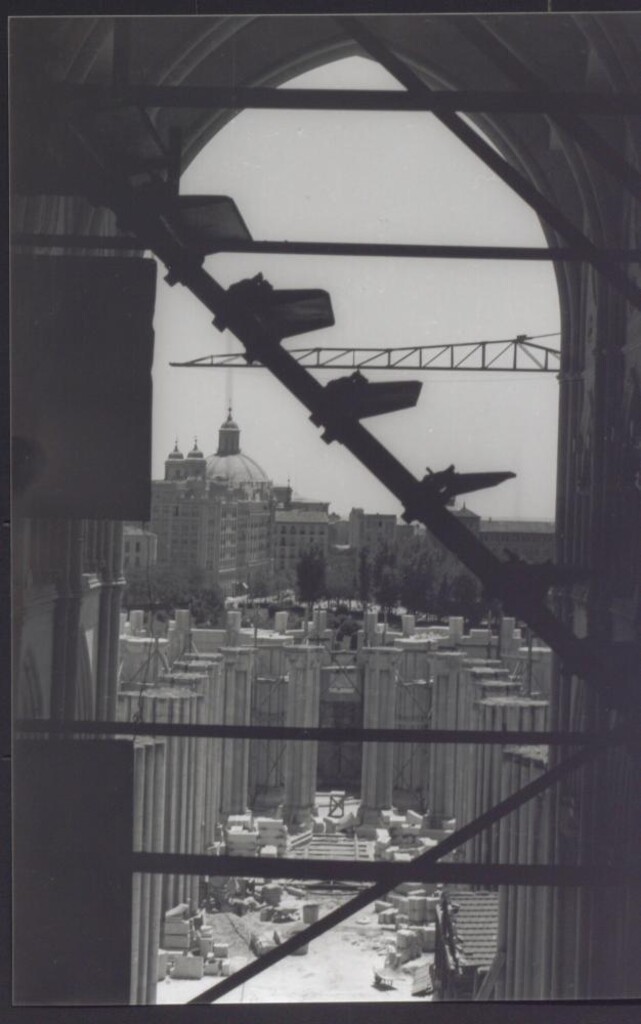 Miniatura de Construcción de la nave de la Catedral de la Almudena