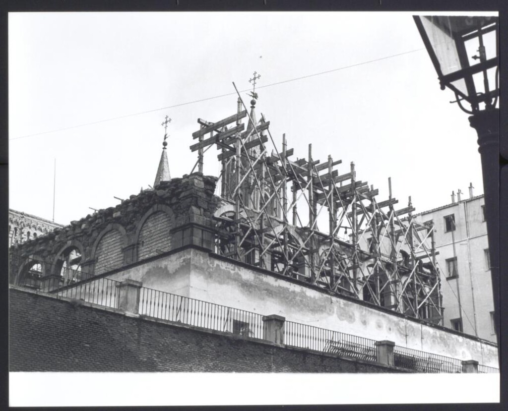 Miniatura de Obras en el claustro de San Jerónimo el Real