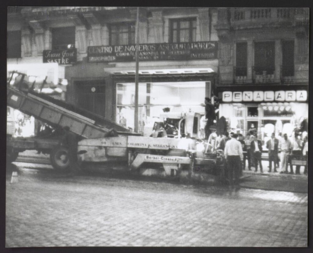 Miniatura de Asfaltado de la Gran Vía de noche