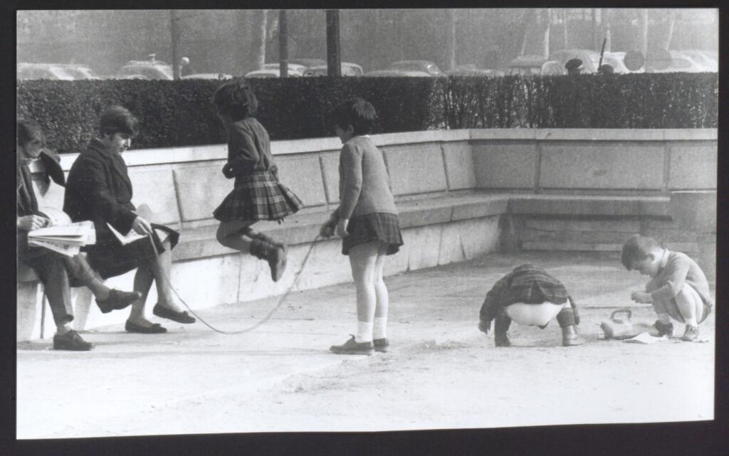 Miniatura de Niñas saltando a la comba
