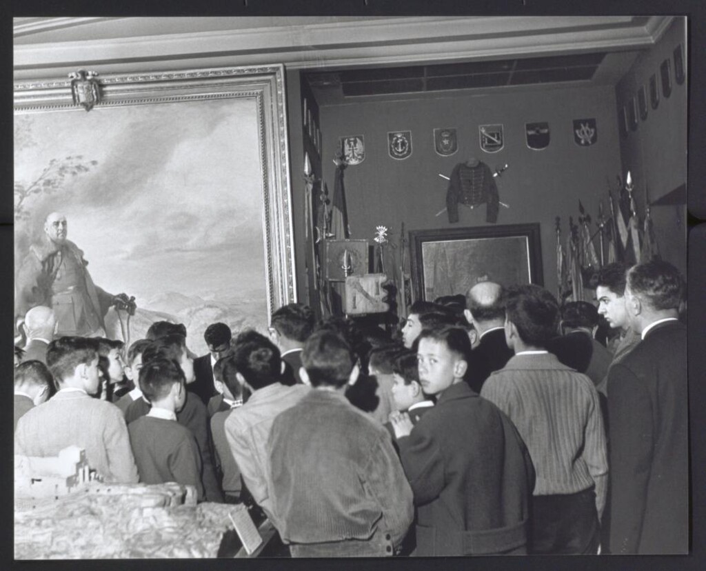 Miniatura de Cuadro del General Franco en el Museo del Ejército