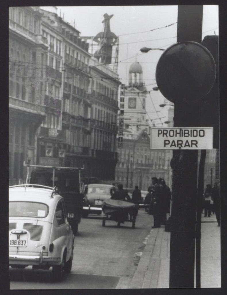 Miniatura de Señal de tráfico en la Calle de Alcalá