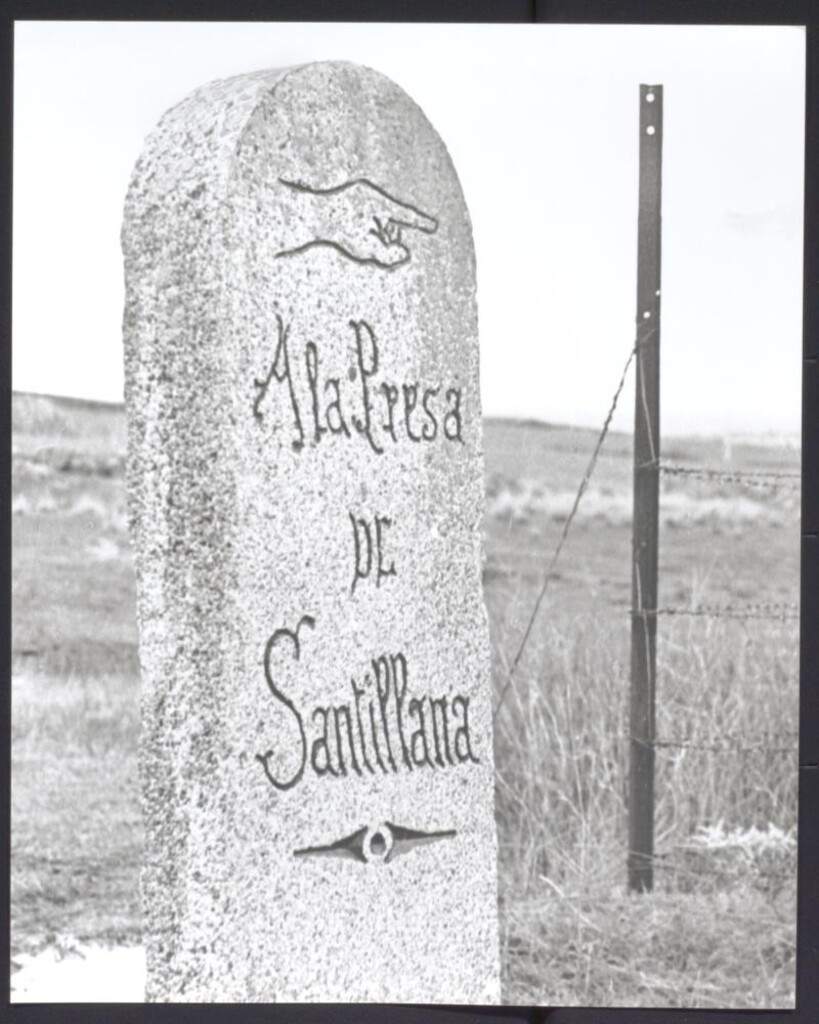 Miniatura de Mojón en el camino al embalse de Santillana