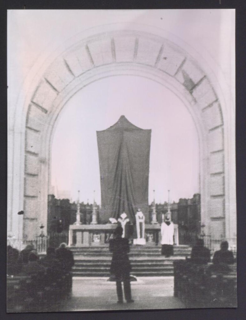 Miniatura de Imagen de Cristo en el interior de la basílica del Valle de los Caídos