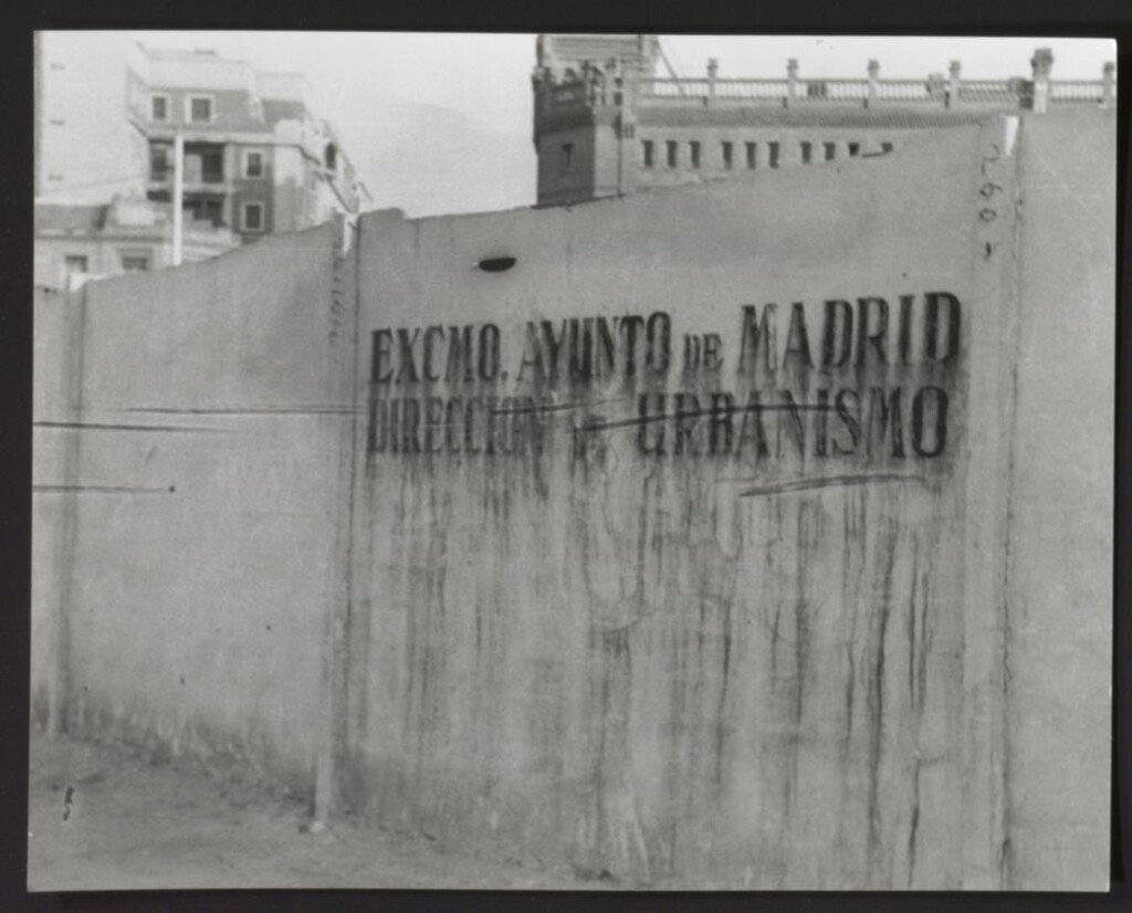 Miniatura de Cartel en las obras del Paraninfo de Moncloa