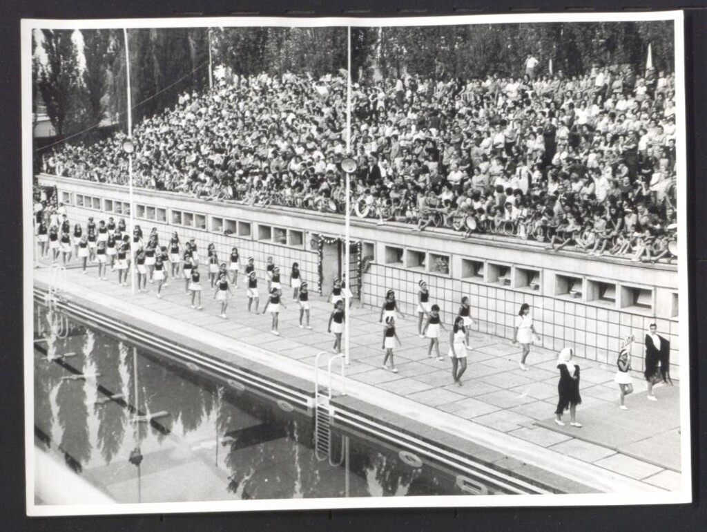 Miniatura de Desfile en una demostración deportiva en acto municipal