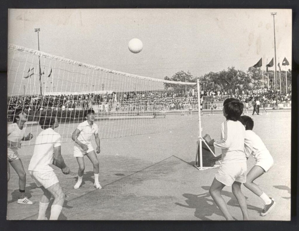 Miniatura de Partido de voleibol en un acontecimiento municipal