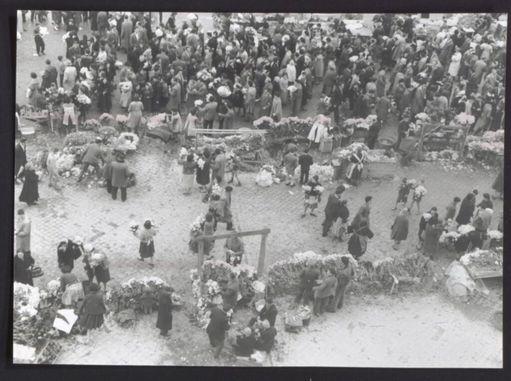 Miniatura de Puestos de flores en la plaza de Ventas