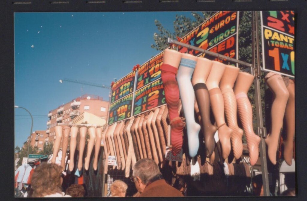 Miniatura de Puesto medias en el mercadillo de Marques de Viana