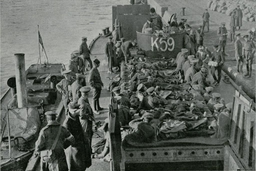Miniatura de Barcaza destinada al transporte de heridos ingleses a los barcos hospitales anclados en el puerte de Salónica