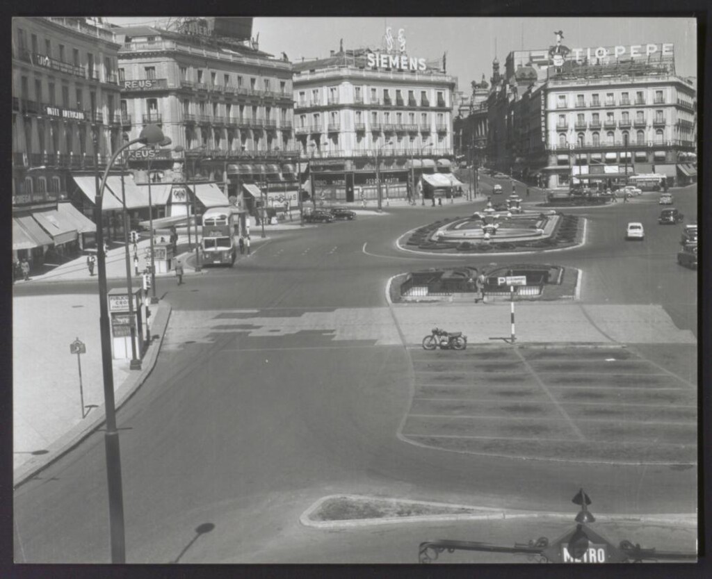 Miniatura de La Puerta del Sol un domingo veraniego