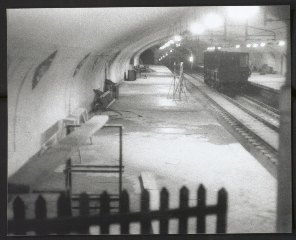 Miniatura de Interior de una estación de metro en obras