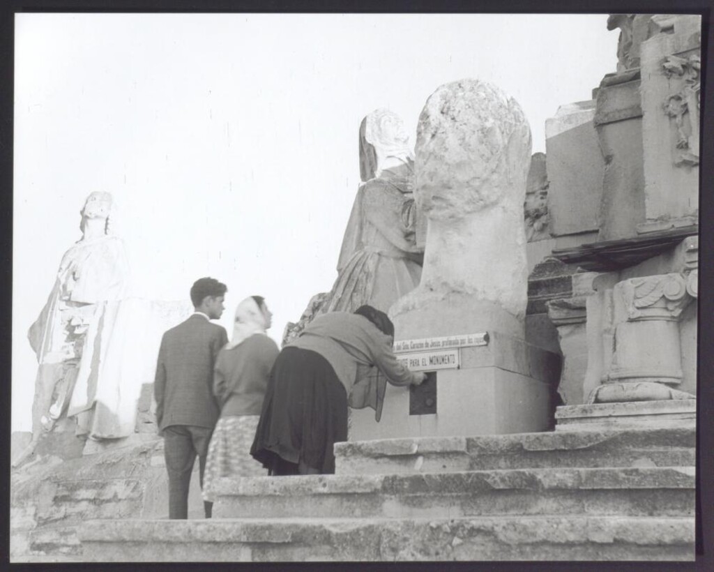 Miniatura de Monumento al Sagrado Corazón de Jesús en el Cerro de los Ángeles