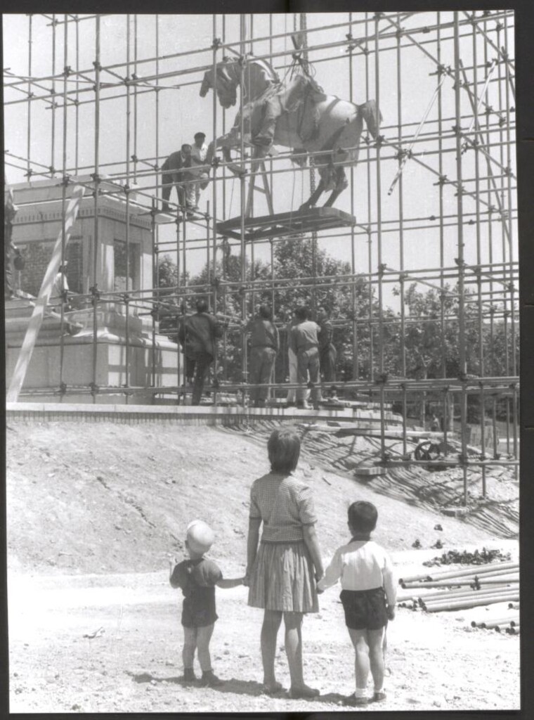 Miniatura de Instalación del monumento al General San Martín