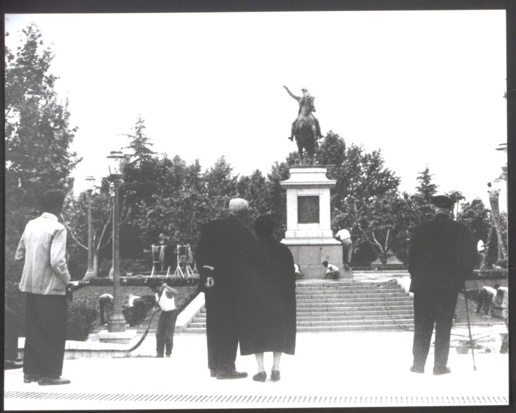 Miniatura de Instalación del monumento al General San Martín