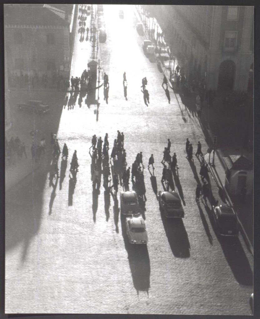 Miniatura de Sombras a contraluz en la calle Romero Robledo