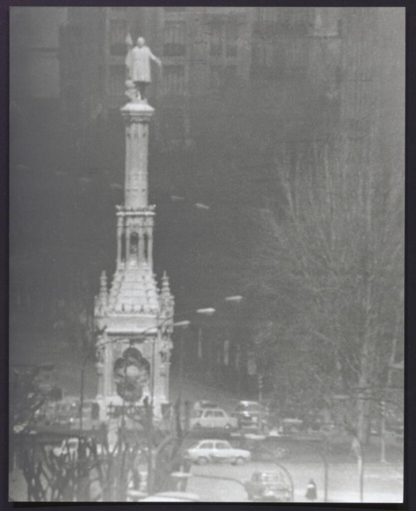 Miniatura de Monumento a Colón de día