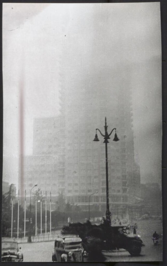 Miniatura de Dia de niebla en la Plaza de España