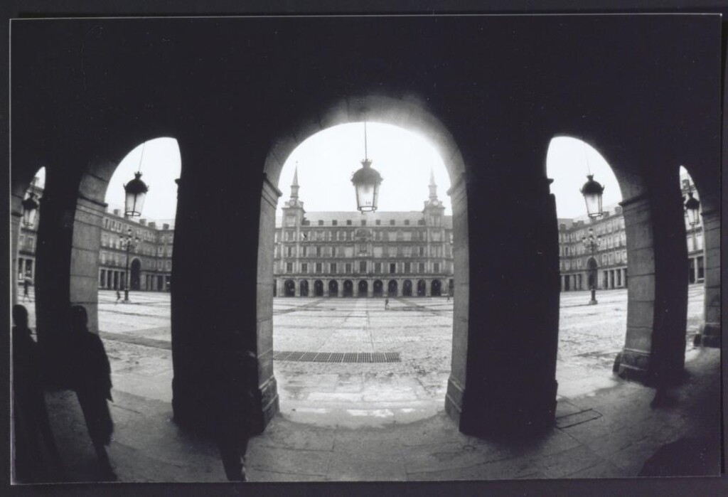 Miniatura de La Plaza Mayor desde los soportales