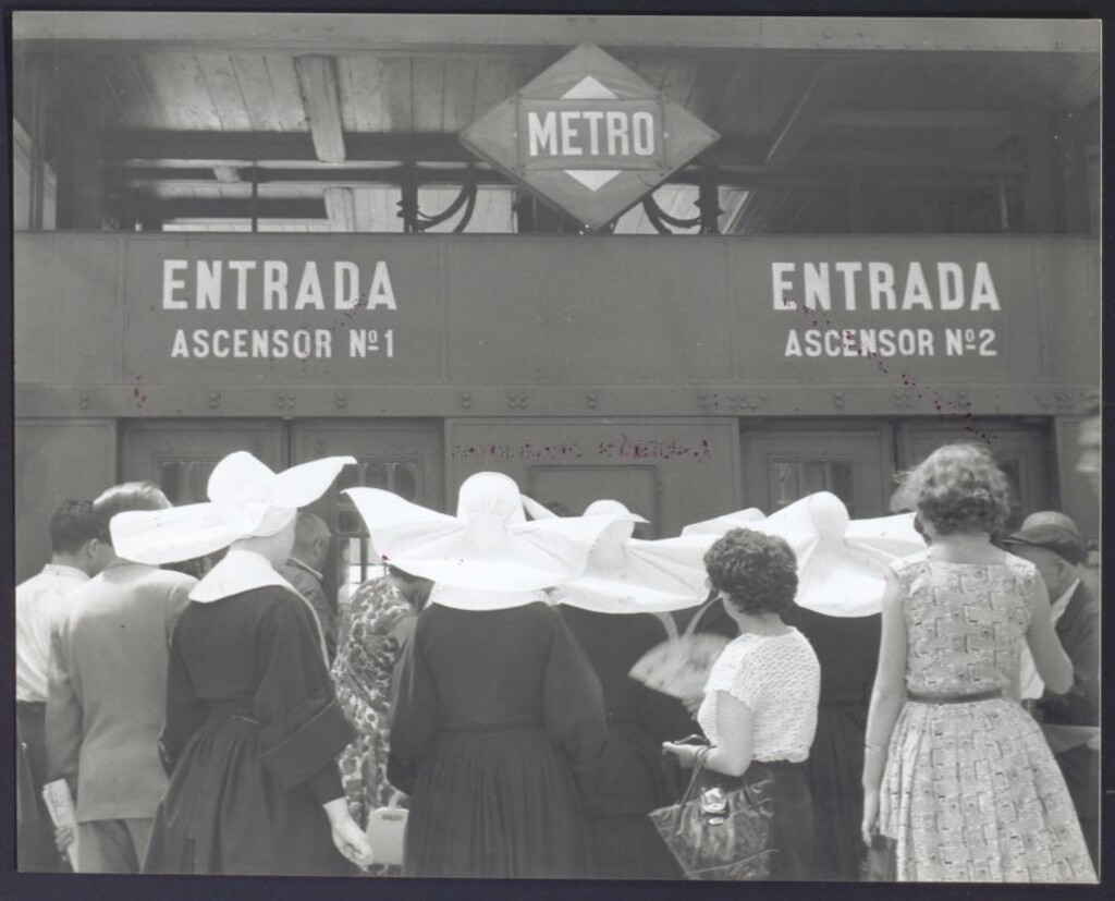 Miniatura de Entrada a la estación del Metro de la Red de San Luis