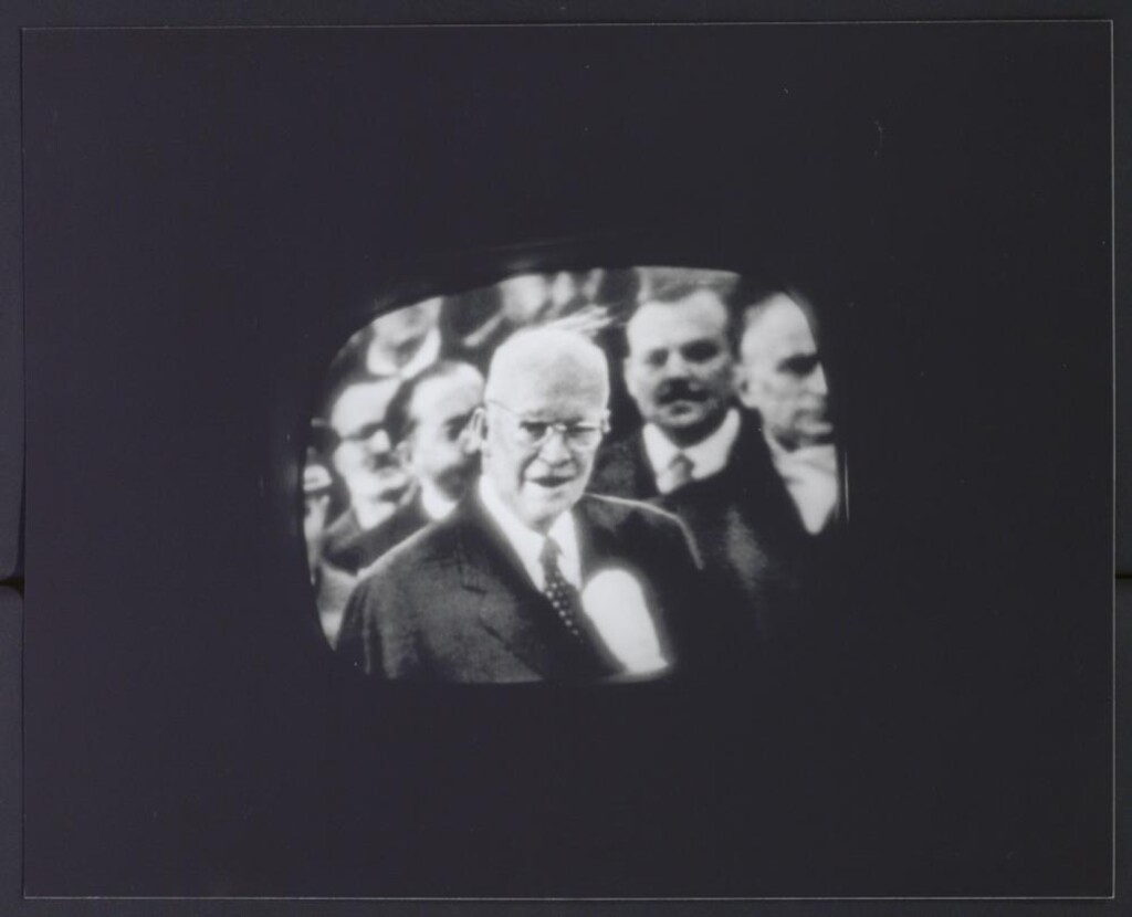 Miniatura de Eisenhower dando un discurso