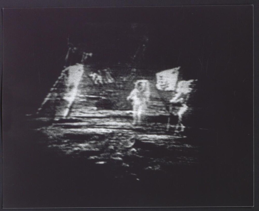 Miniatura de Astronautas pisando la Luna