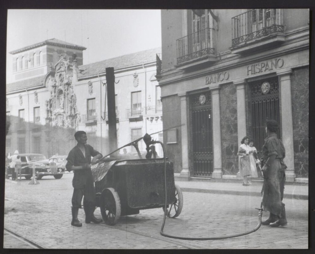 Miniatura de Asfaltado de la calle Fuencarral