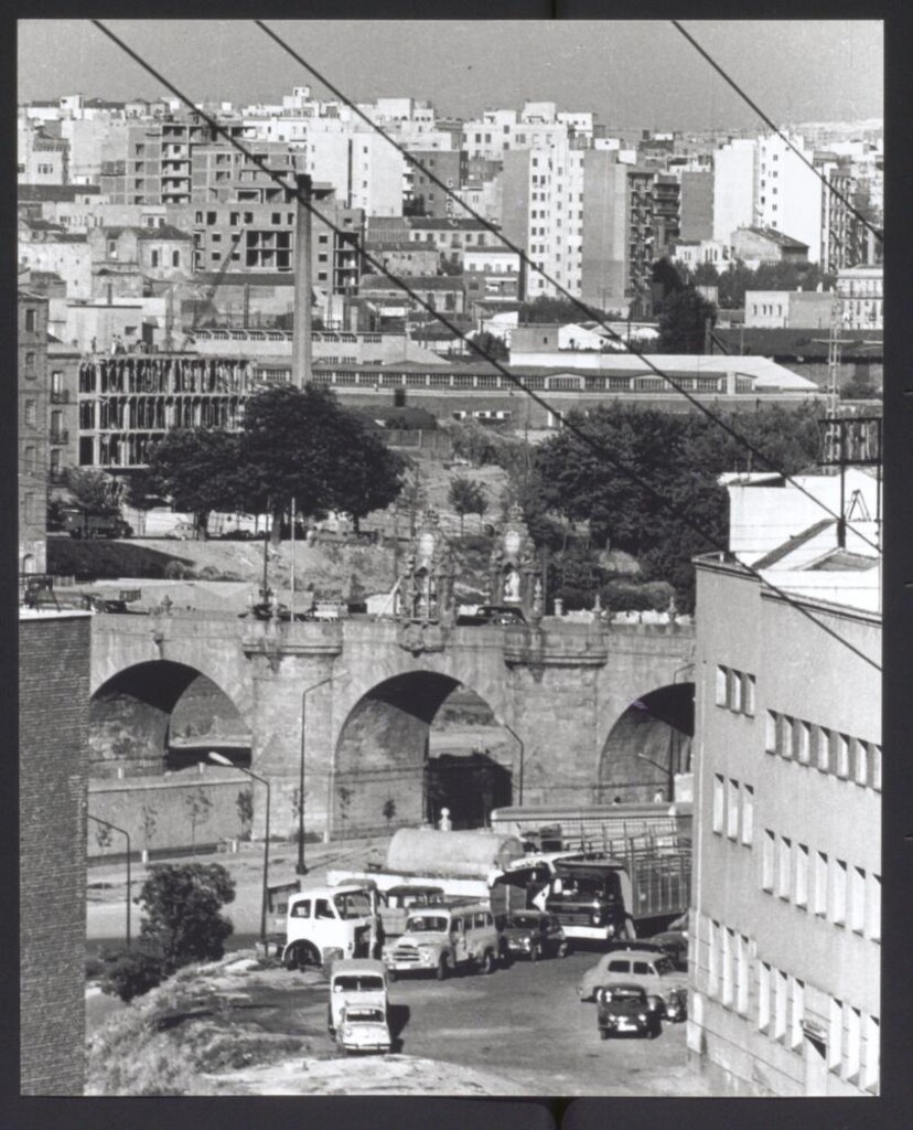 Miniatura de Puente de Toledo desde la calle Melilla