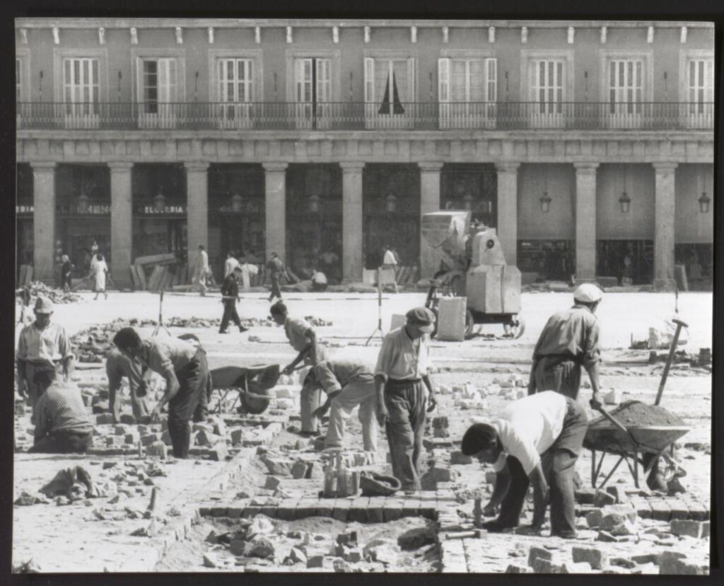 Miniatura de Obras en la Plaza Mayor