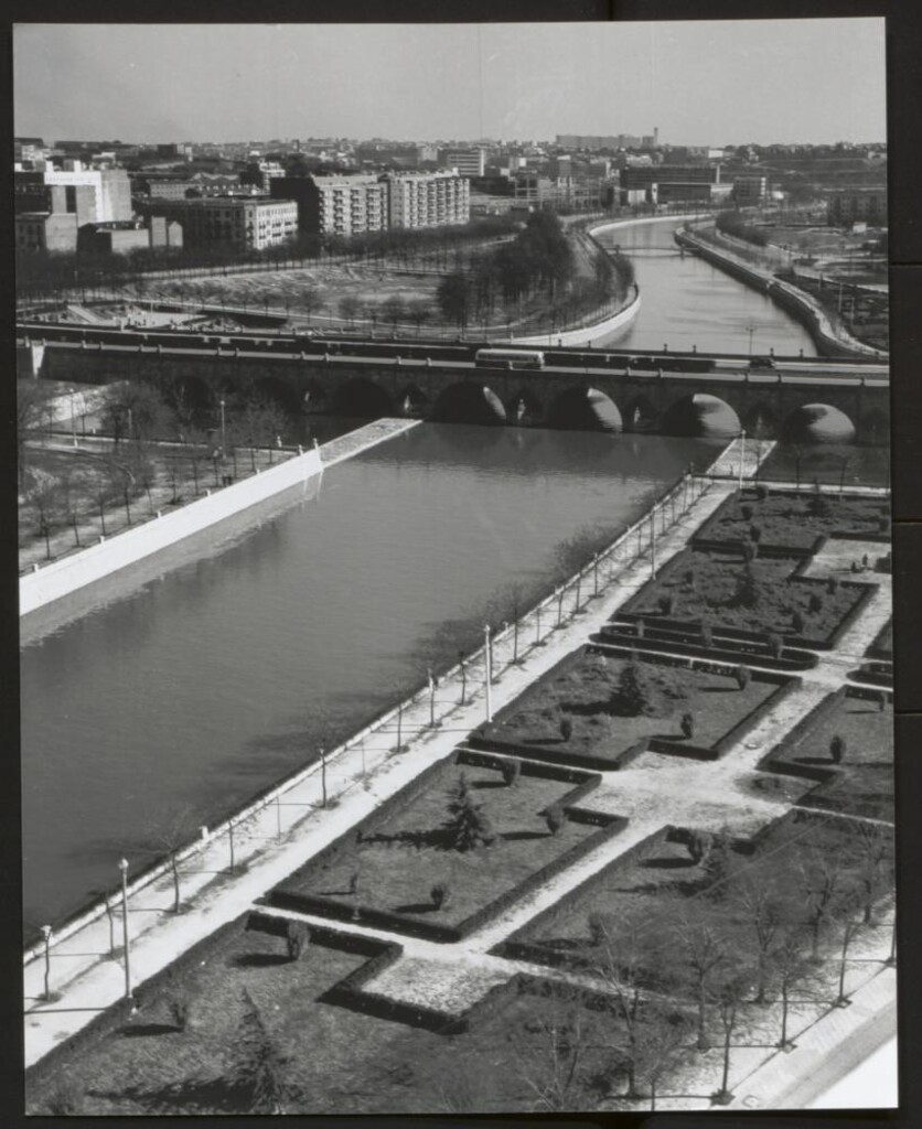 Miniatura de Canalización del río Manzanares en el Puente Segovia